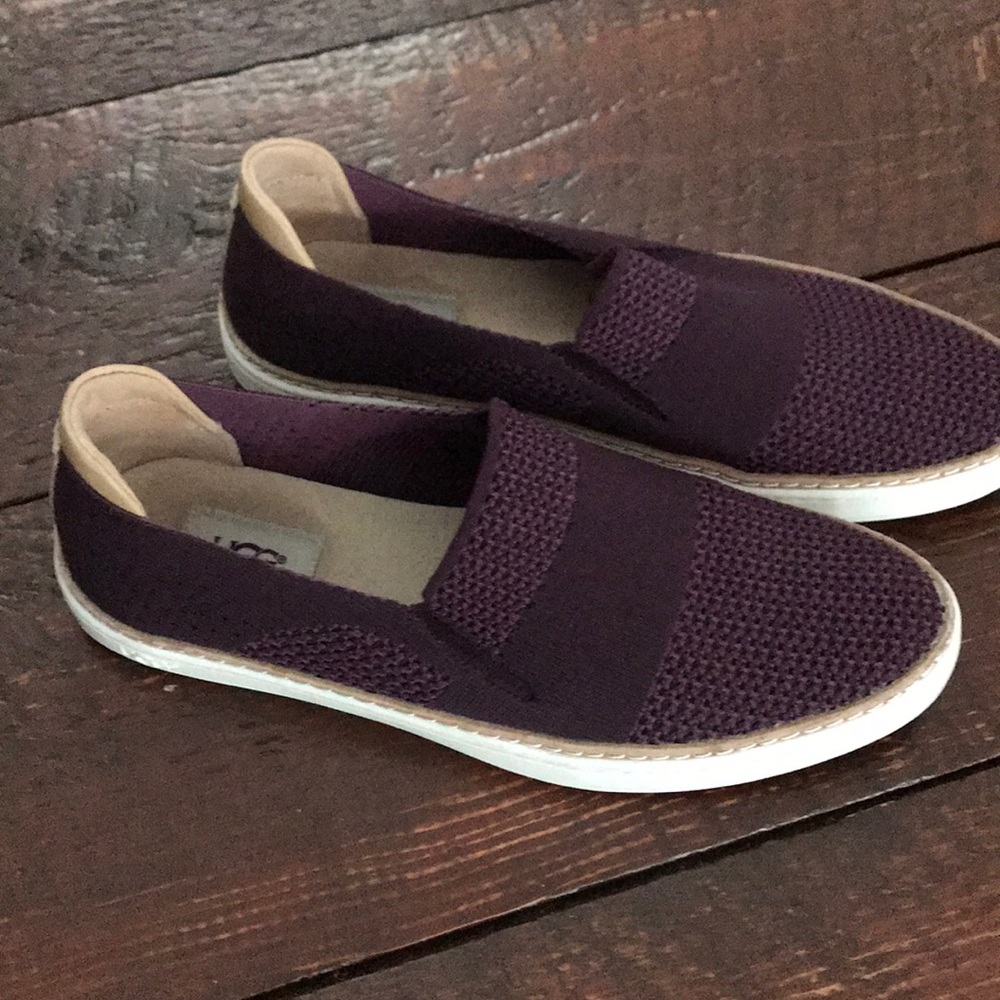Ugg Sammy Slip on - maroon/purple color, EUC 8.5